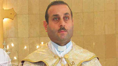 El padre Saryoun Zomaya La comunidad asiria en Oriente está en peligro de extinción